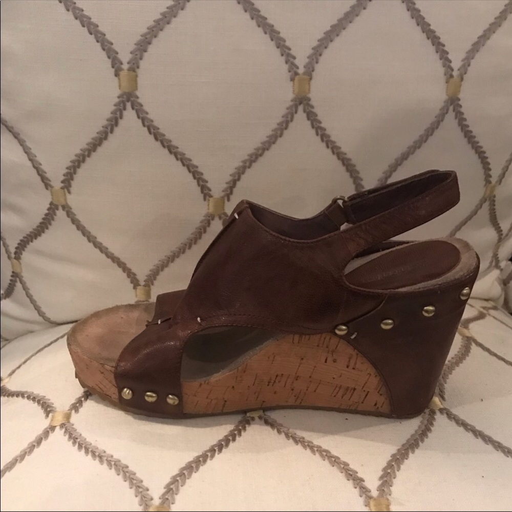 Antelope wedge heels